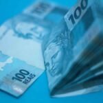 Cem reais em notas de Real, dinheiro do Brasil